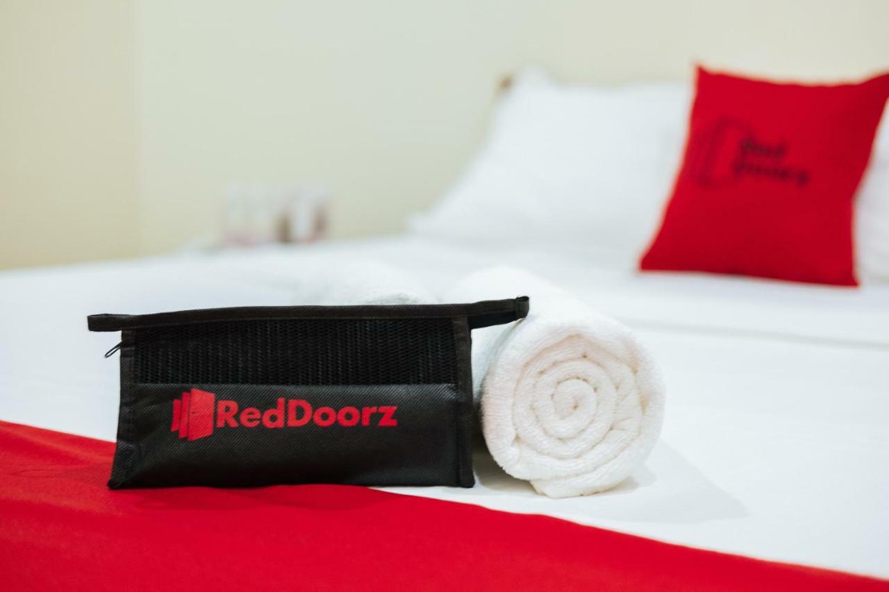 Reddoorz Premium Near Pristine Beach Puerto Princesa Exteriör bild